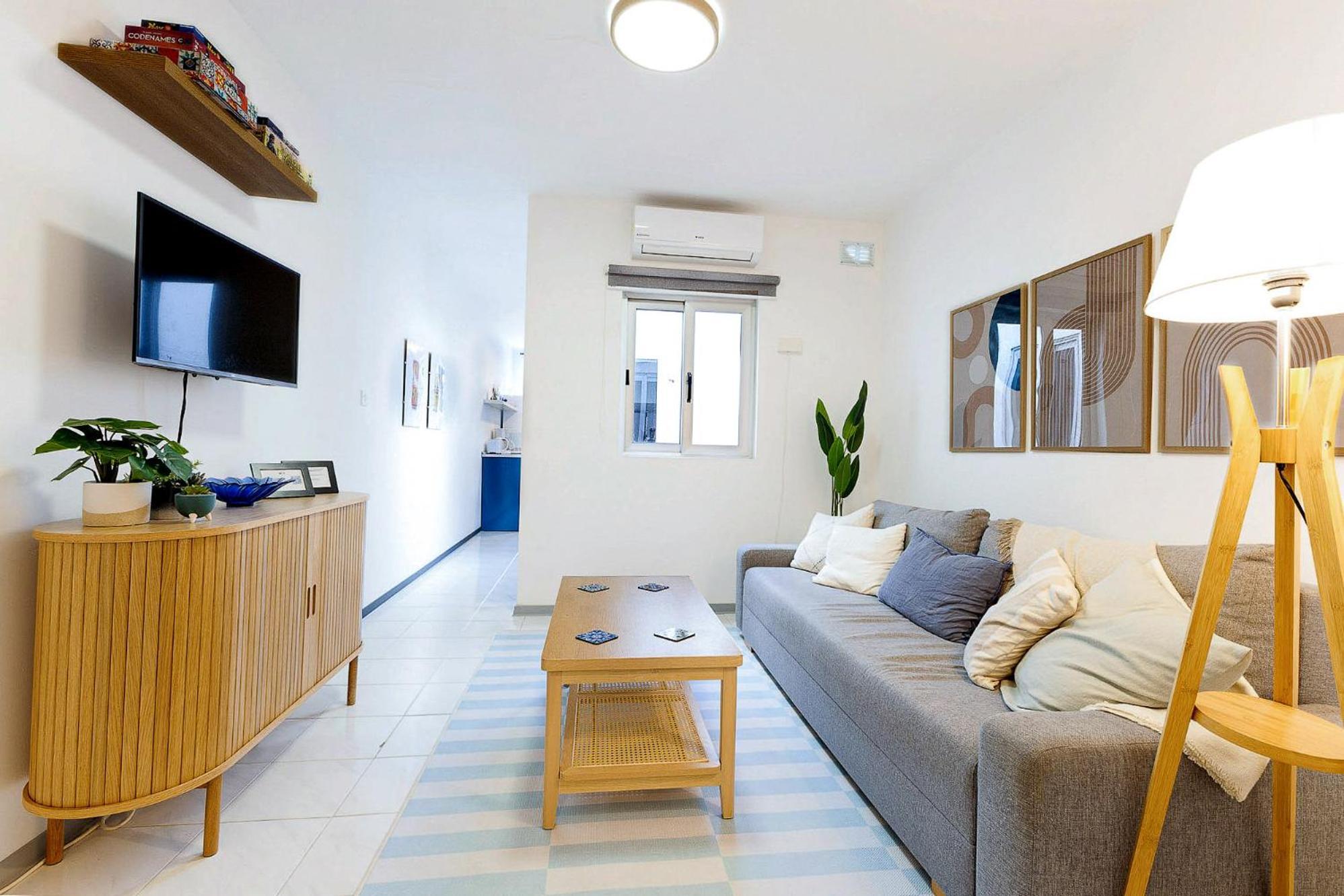 Spacious 2br Penthouse With A Large Front-terrace - Close To Bugibba Perched *